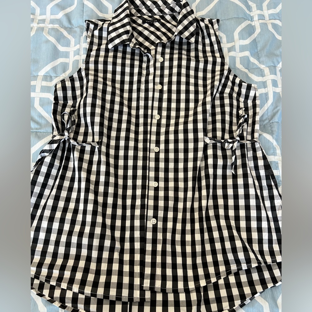 Checkered sleeveless shirt size 10